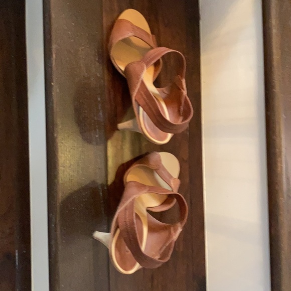 CHLOE- elastic sandal w/ stacked wood heel - Picture 5 of 7